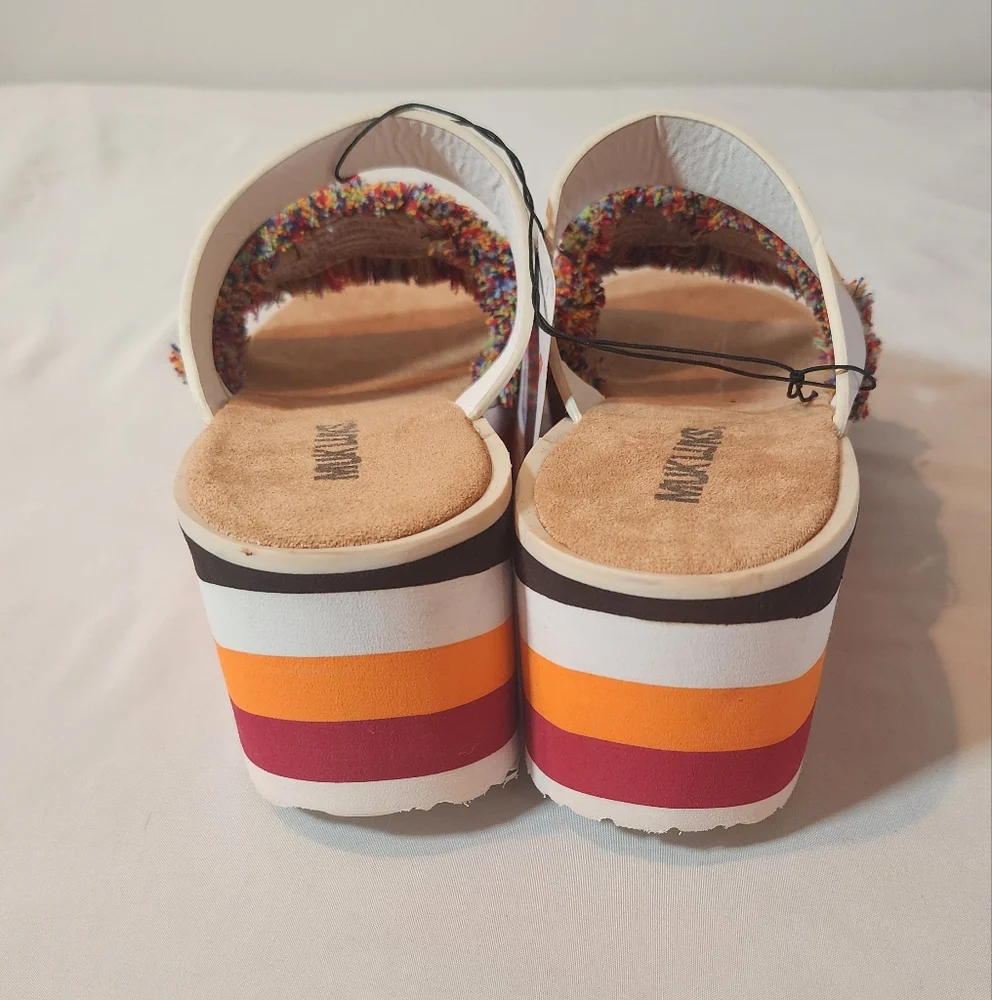 NWT Muk Luks White and Red Platform Shoes with Playful Design 9